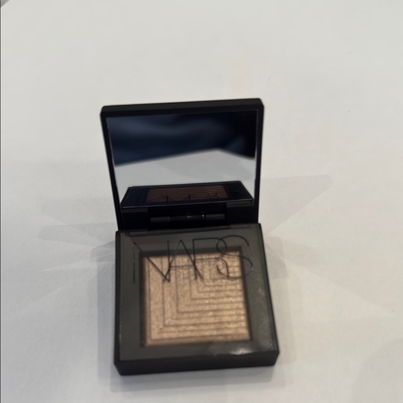NARS Dual-Intensity Eyeshadow - Picture 3 of 4